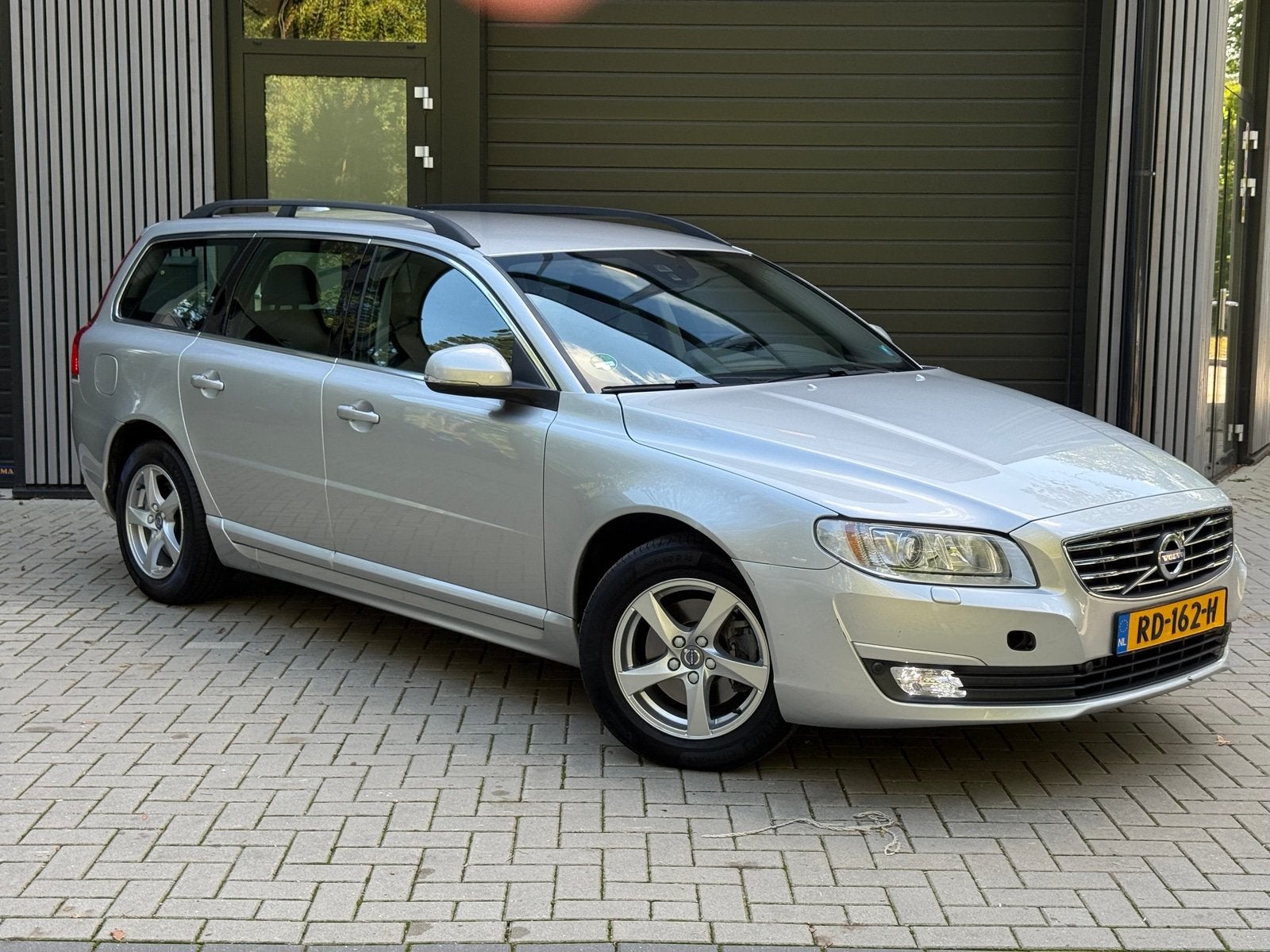 Volvo V70 2.0 D3 Classic Edition (bj 2016, automaat), Auto's, Automaat, Euro 6, 4 cilinders, V70