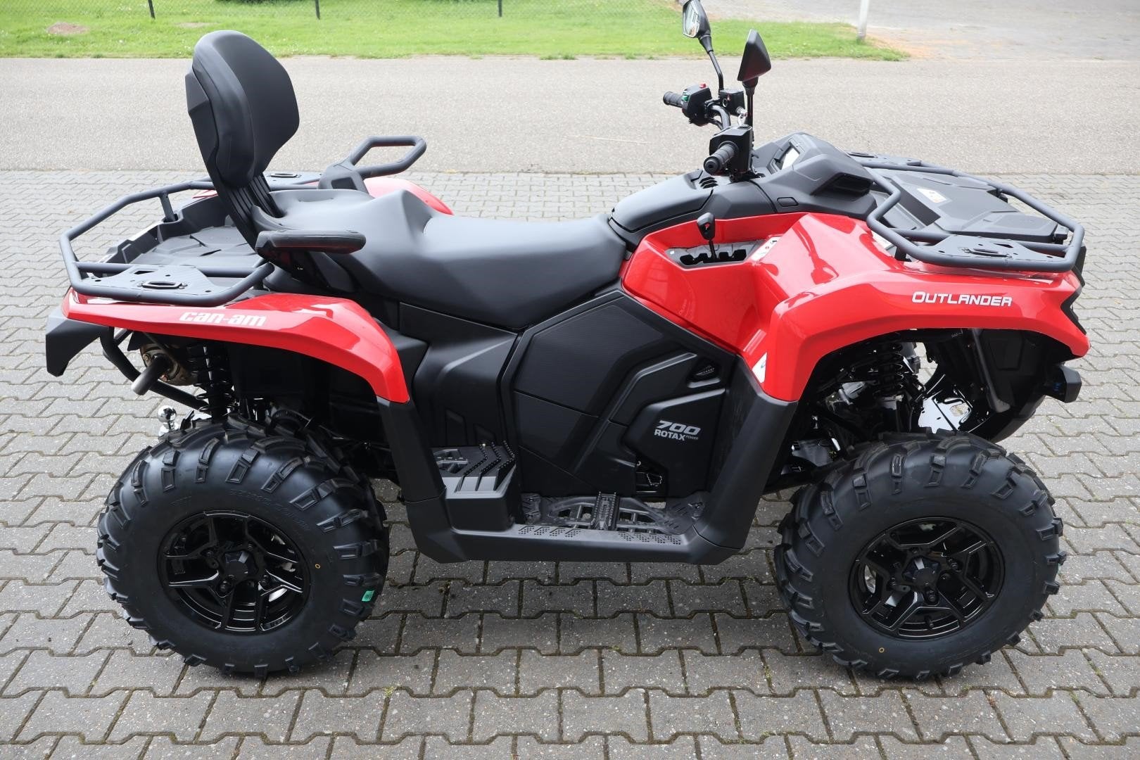 CAN-AM Outlander MAX DPS 700 Met T kenteken Nieuw 2024, BRP Can am, Infobrpbenelux@brp.com, Uchy 4-6
1006  Lausanne