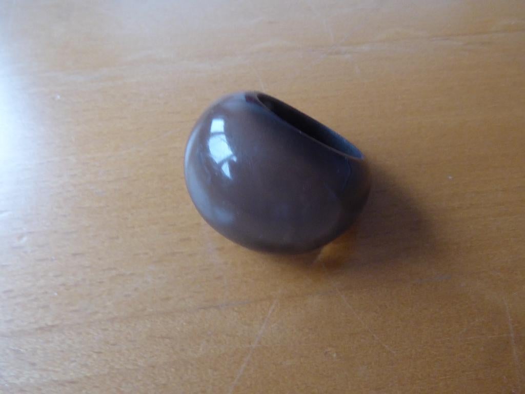 Zsiska ring-bruin, 18 tot 19, Kunststof, Bruin, Ophalen of Verzenden