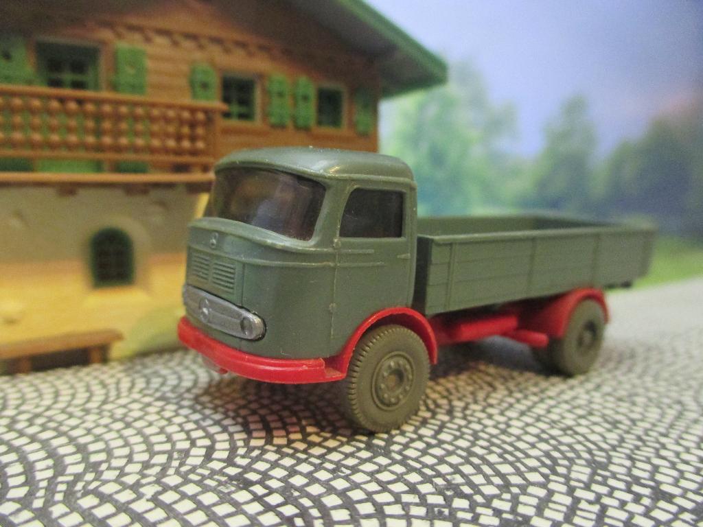 Mercedes Benz Pullman LP 321 Wiking 43f 1960-62 dunkelreseda, Ophalen of Verzenden, Gebruikt, Bus of Vrachtwagen, Wiking