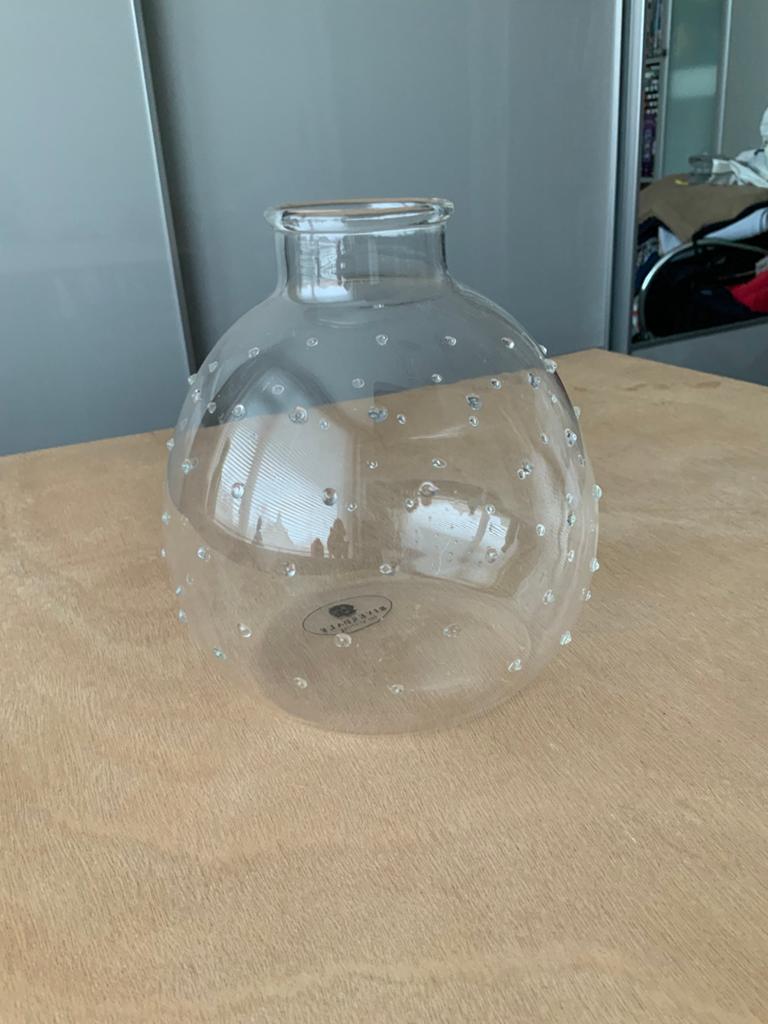Mooi klein vaasje.  merk Riverdale. Glas met spikkels er op., Overige kleuren, Nieuw, Ophalen of Verzenden, Glas