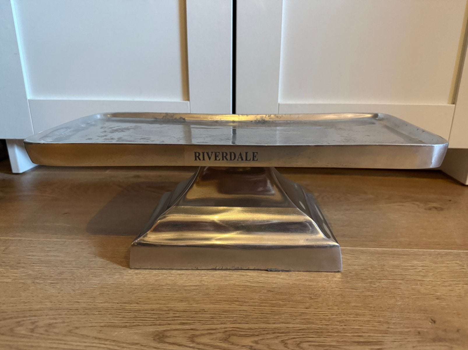 Riverdale serveer plateau, Huis en Inrichting, Woonaccessoires | Etagères, Ophalen, Gebruikt, Etagère, Metaal