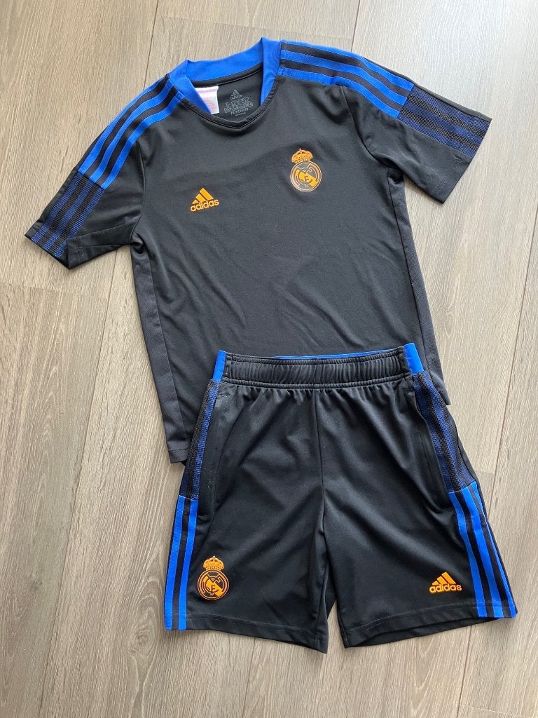 Voetbalshirt en -broekje Real Madrid, kindermaat 152, Kinderen en Baby's, Adidas, Gebruikt, Jongen of Meisje, Ophalen of Verzenden