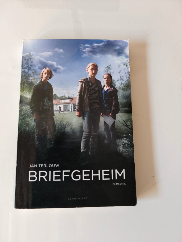 Briefgeheim, Ophalen of Verzenden, Zo goed als nieuw