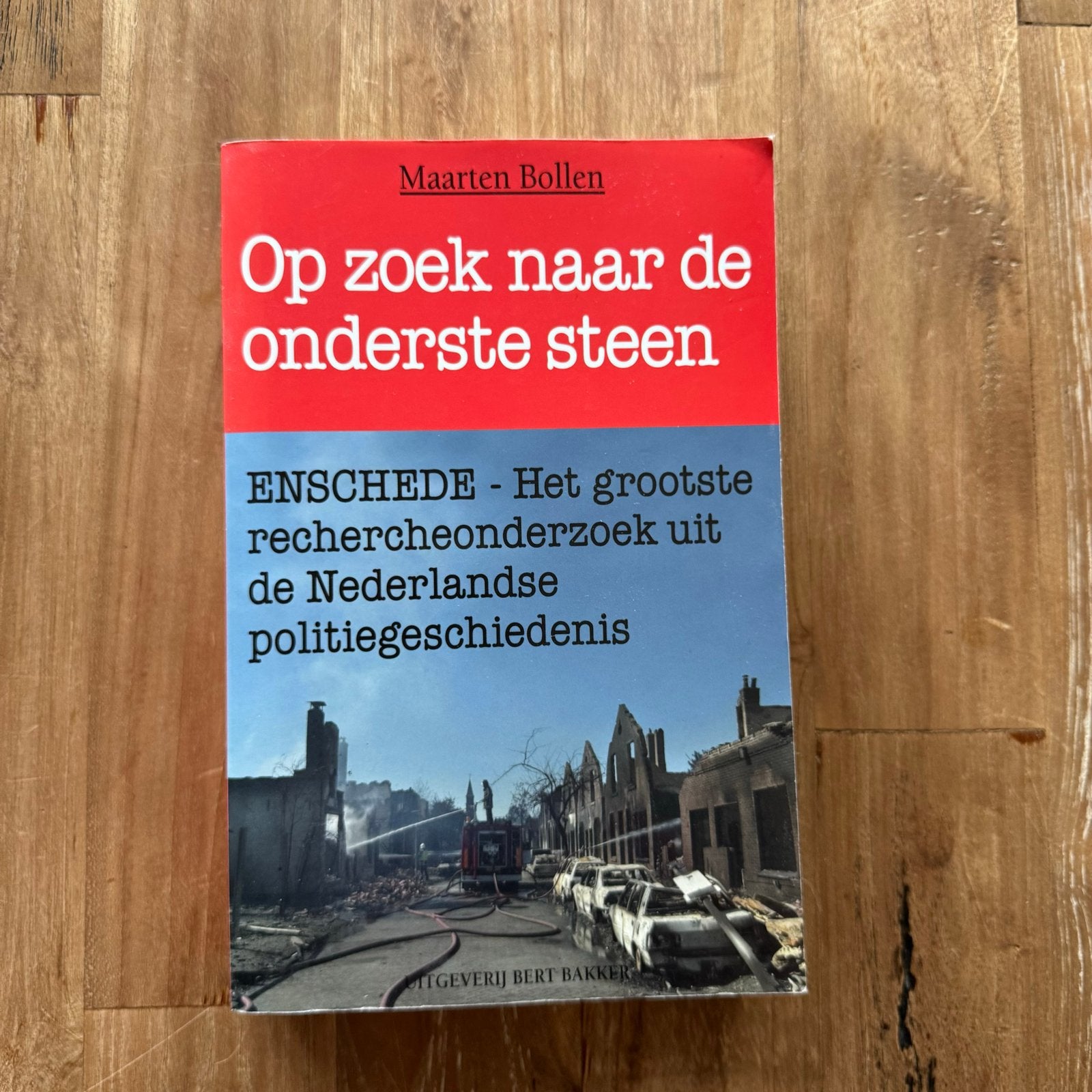 Op zoek naar de onderste steen - Maarten Bollen, Ophalen of Verzenden, Gelezen
