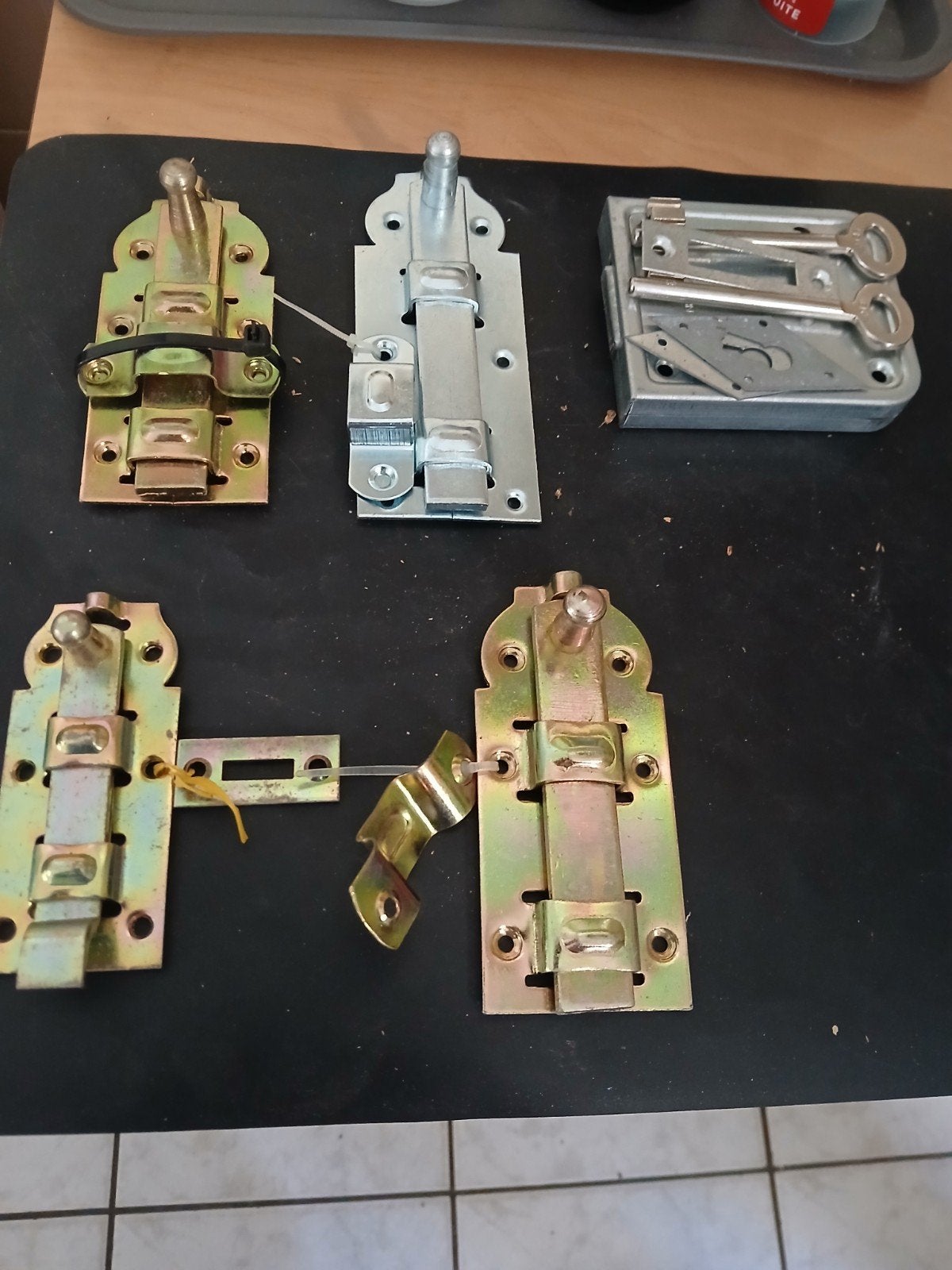 schuif grendels, Ophalen, Slot