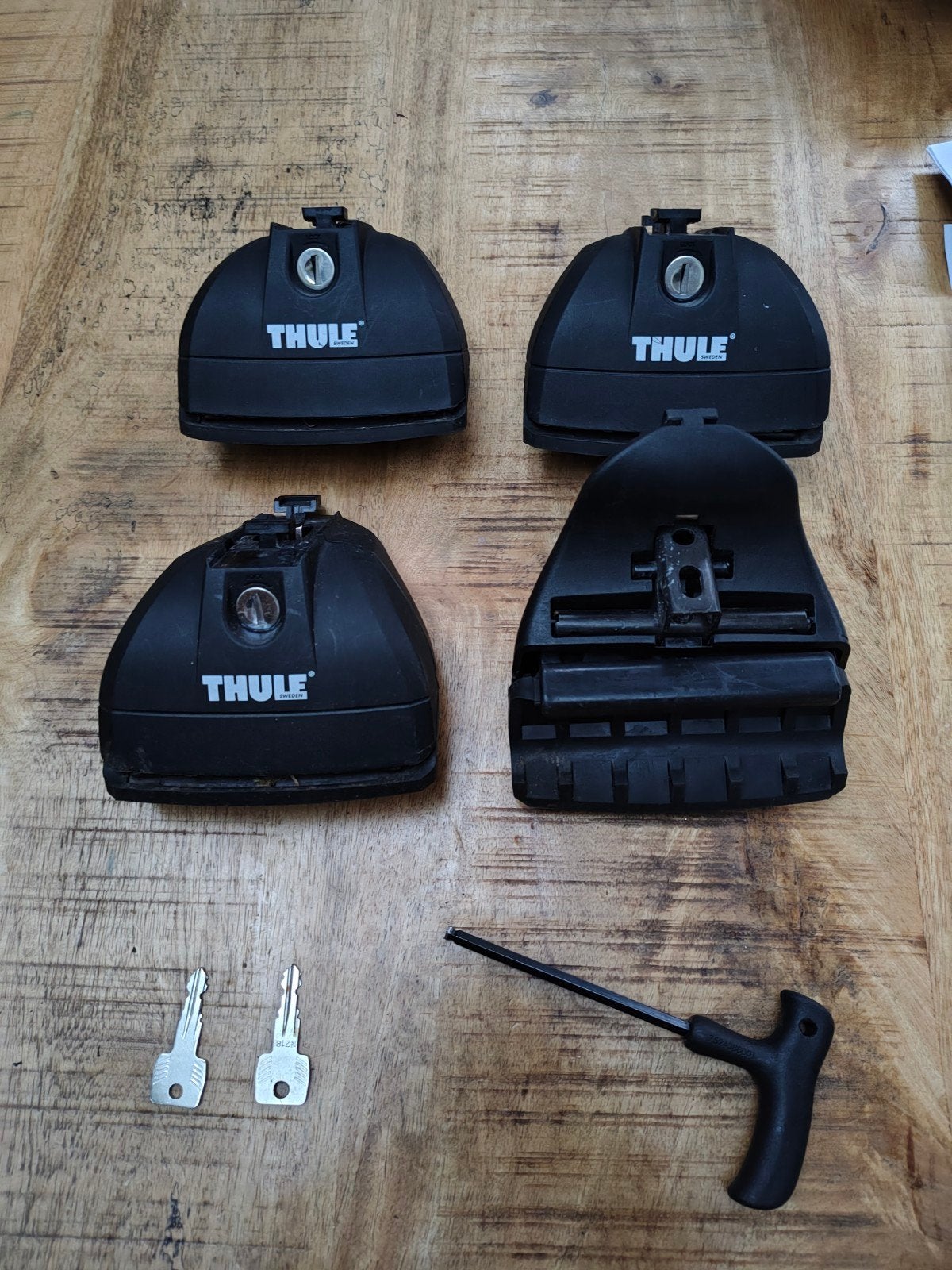 Thule Dakdrager Voeten Set 753/460 met Sleutels, Ophalen of Verzenden, Gebruikt