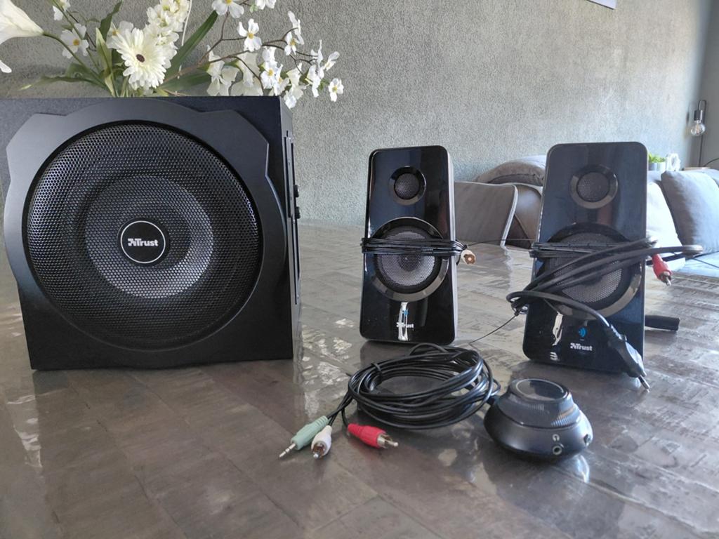 Speakerset Trust voor pc, Ophalen