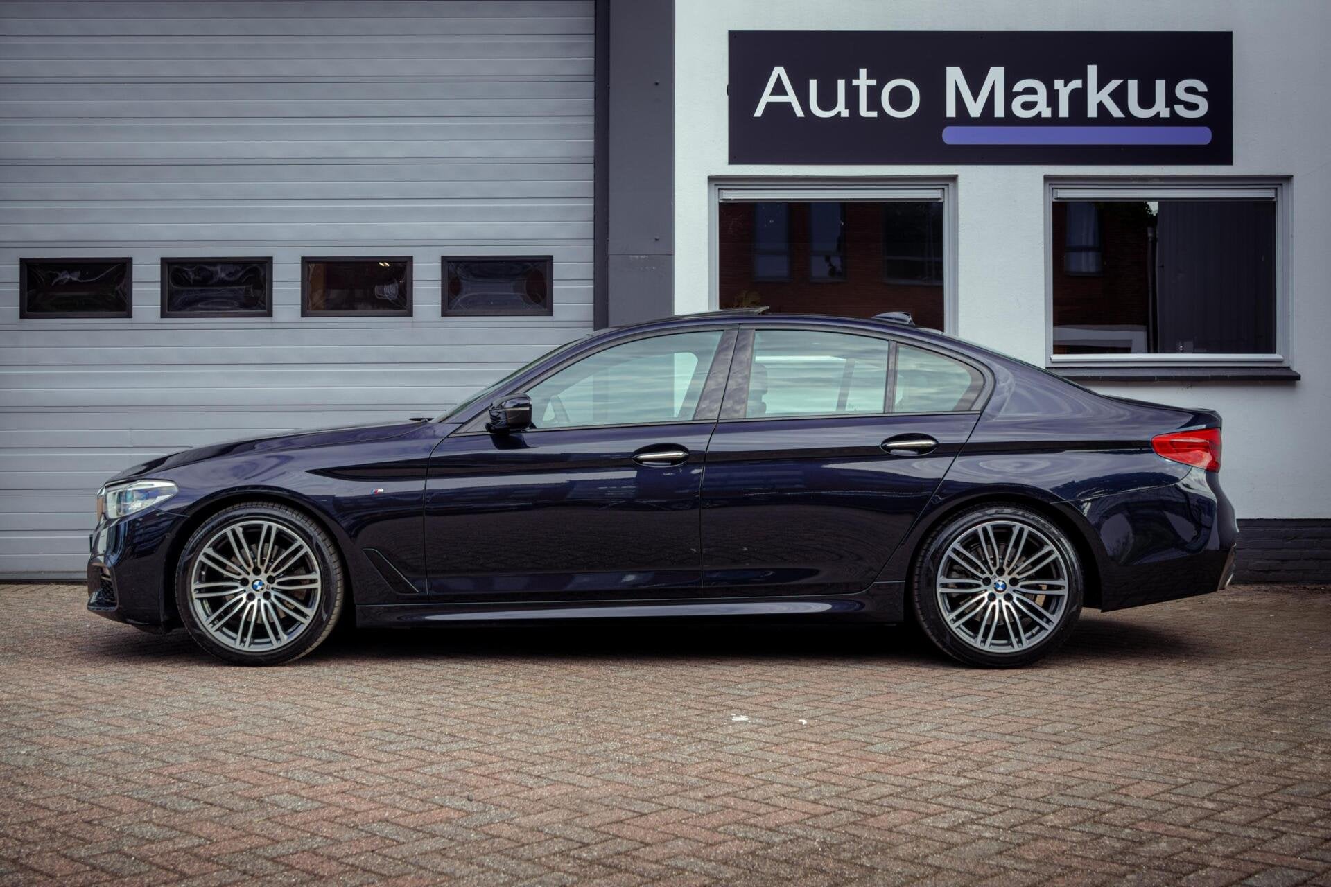 BMW 5-serie 520i 3X M-Sport|Pano|HUD|Ventilatie|Comfortstoel, Automaat, 1998 cc, Achterwielaandrijving, Gebruikt