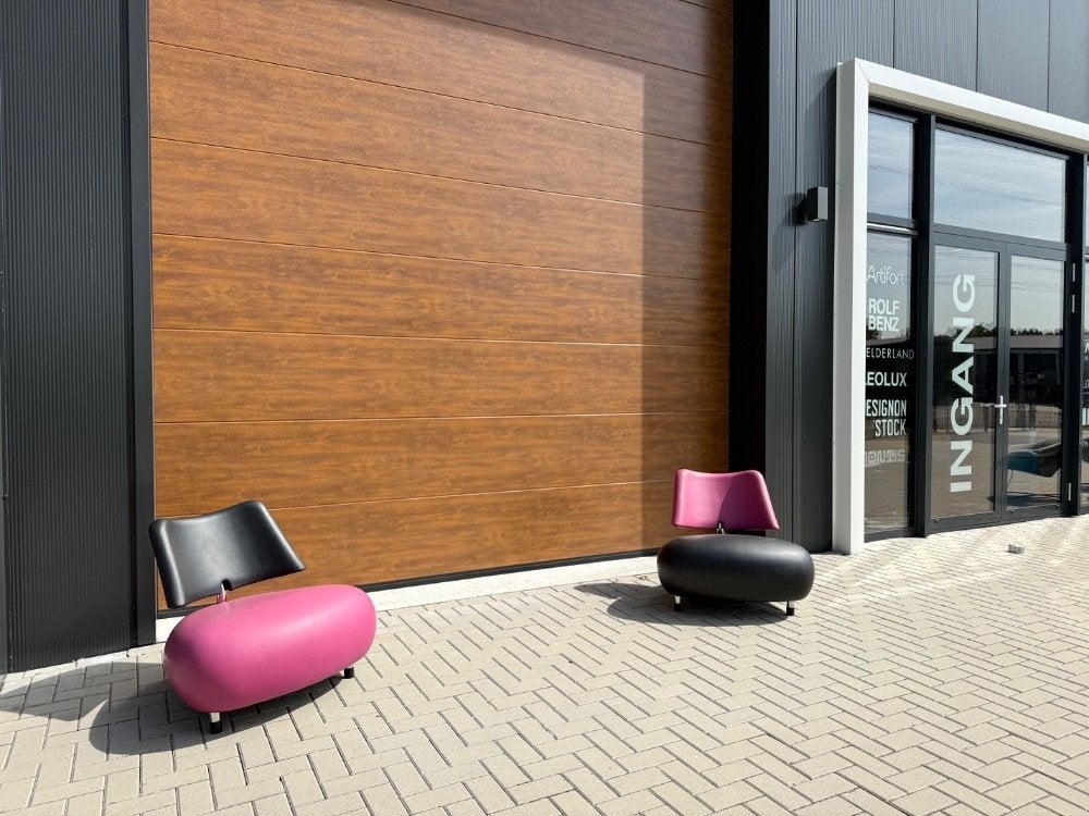 2 Als nieuw Leolux Pallone Outdoor fauteuil roze zwart stoel, Kunststof, Leolux, Info@leolux.nl, 75 tot 100 cm