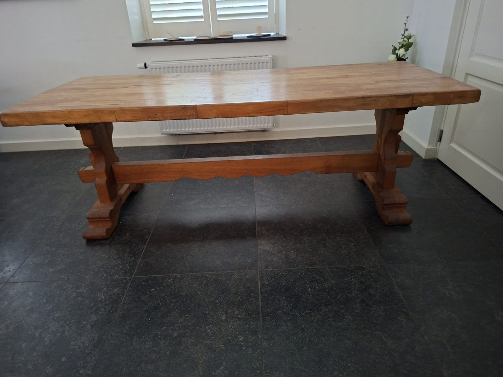MASSIEF EIKEN KLOOSTERTAFEL GEZANDSTRAALD, Huis en Inrichting, Ophalen, Zo goed als nieuw