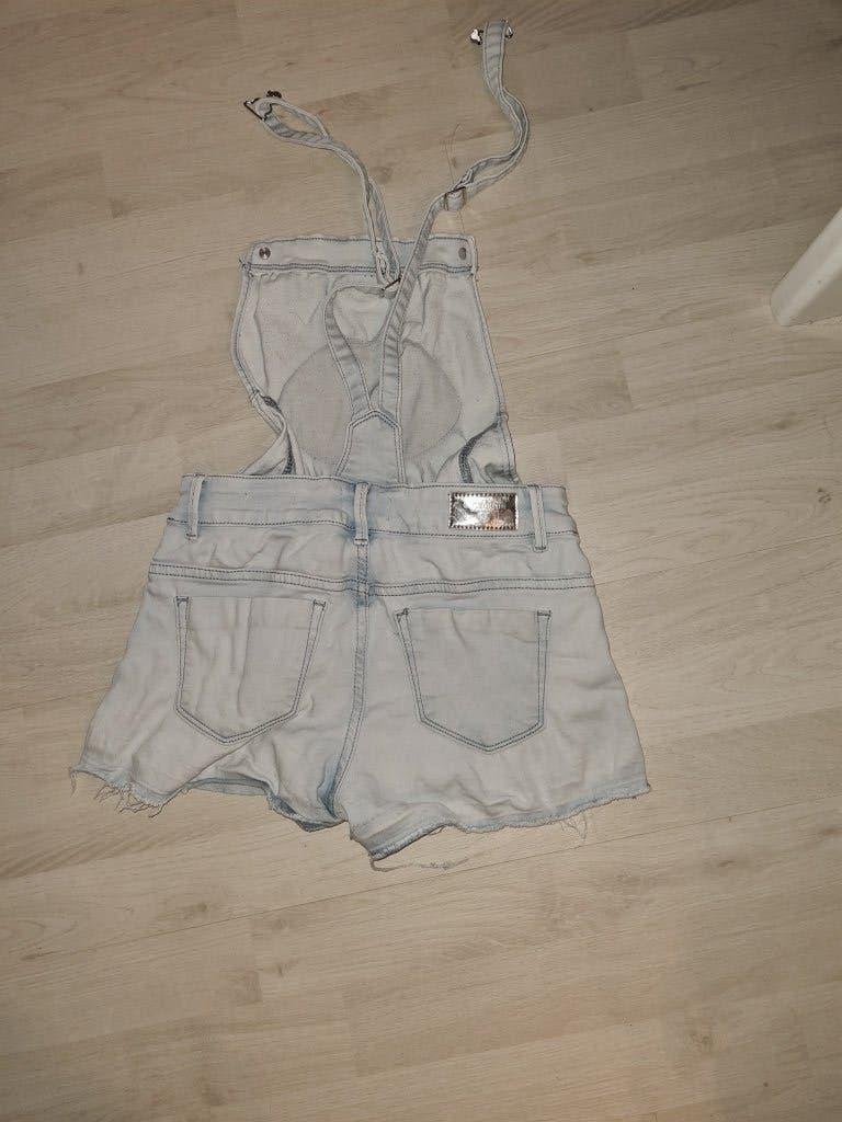 Leuke denim tuinbroek short met pailletten mond maat 146, Kinderen en Baby's, Kinderkleding | Maat 146, Broek, Meisje, Ophalen of Verzenden