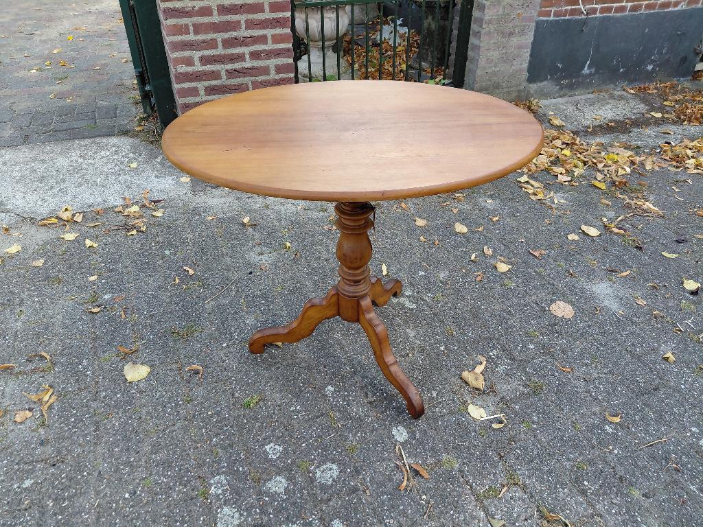 Biedermeier mahonie wijntafel, ovaal blad., Ophalen