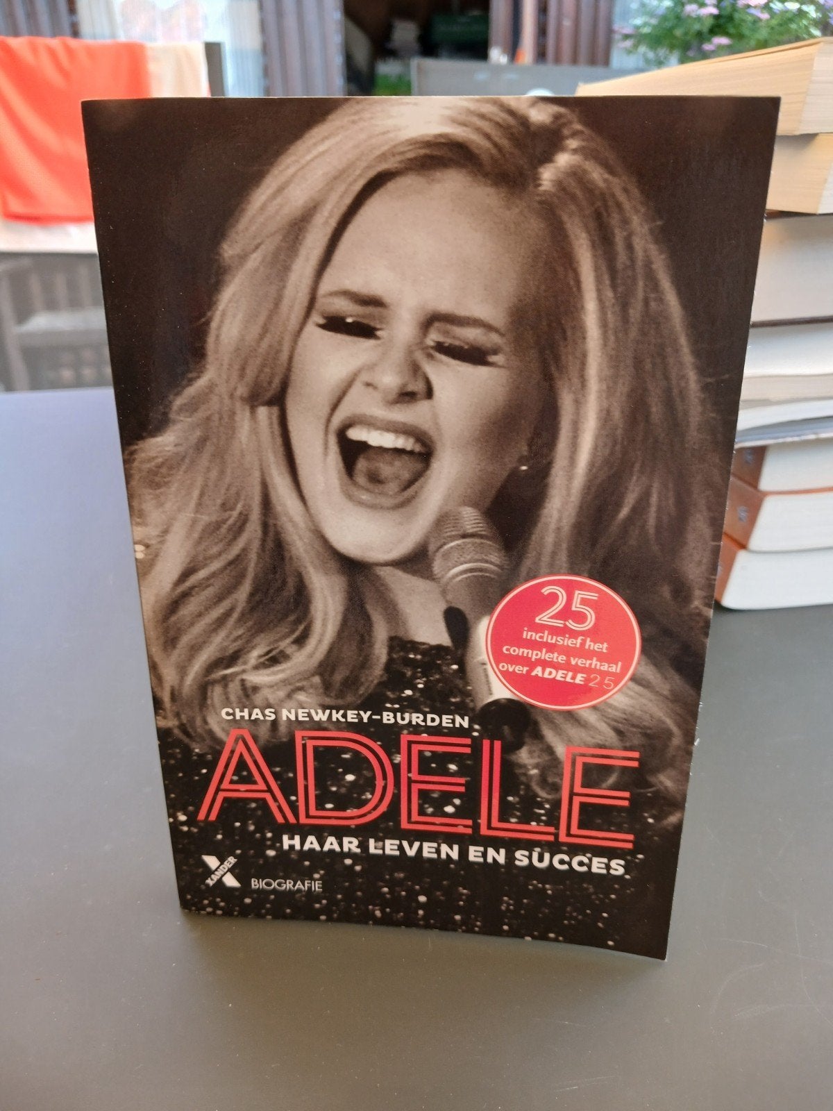 Adele: Haar Leven en Succes - Biografie, Ophalen of Verzenden, Zo goed als nieuw, Chas Newkey-Burden, Overige