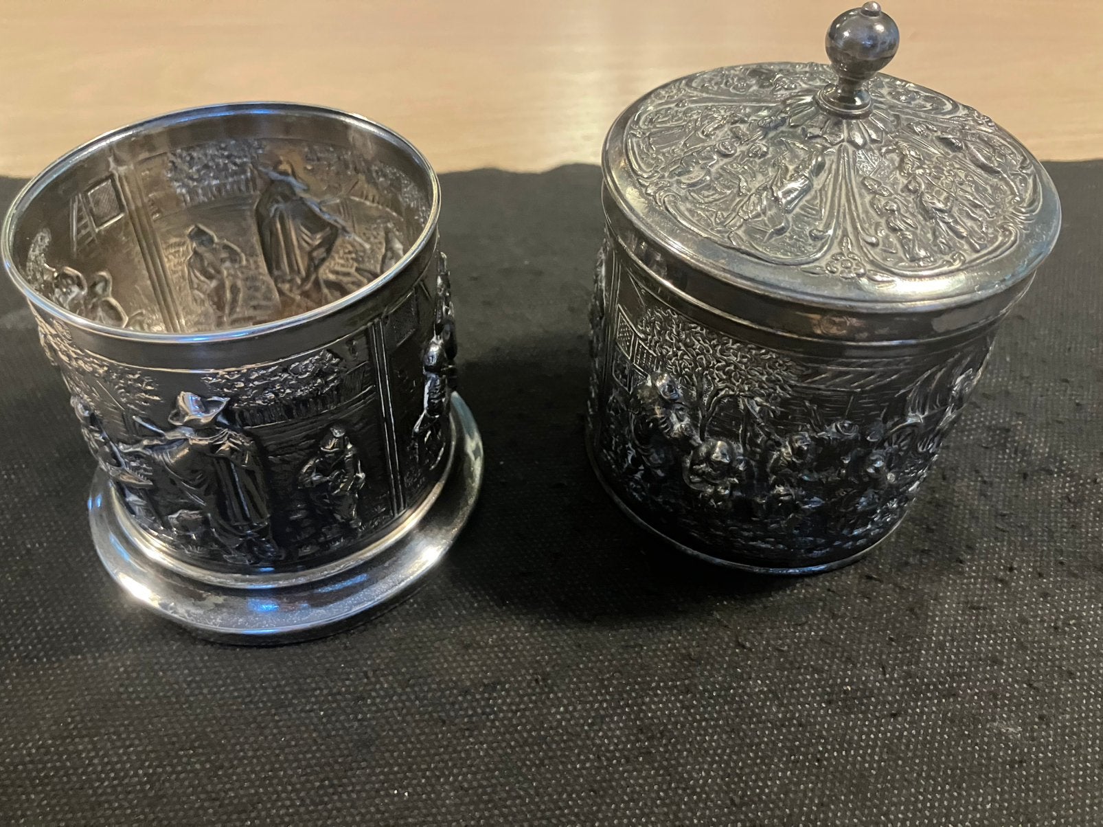 Verzilverde theebus en lepelvaasje Douwe Egbert, Ophalen of Verzenden, Zilver