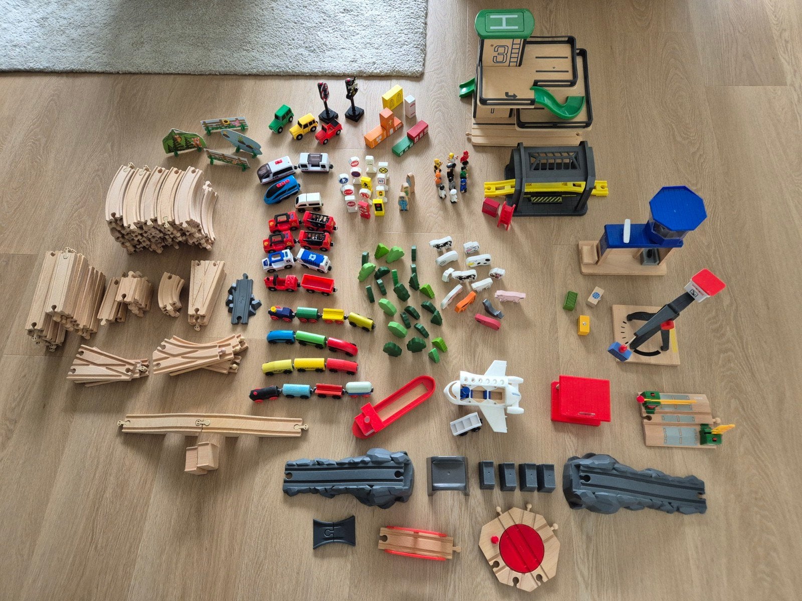 Grote houten treinbaan set met veel accessoires, Kinderen en Baby's, Ophalen of Verzenden, Gebruikt, Overige merken