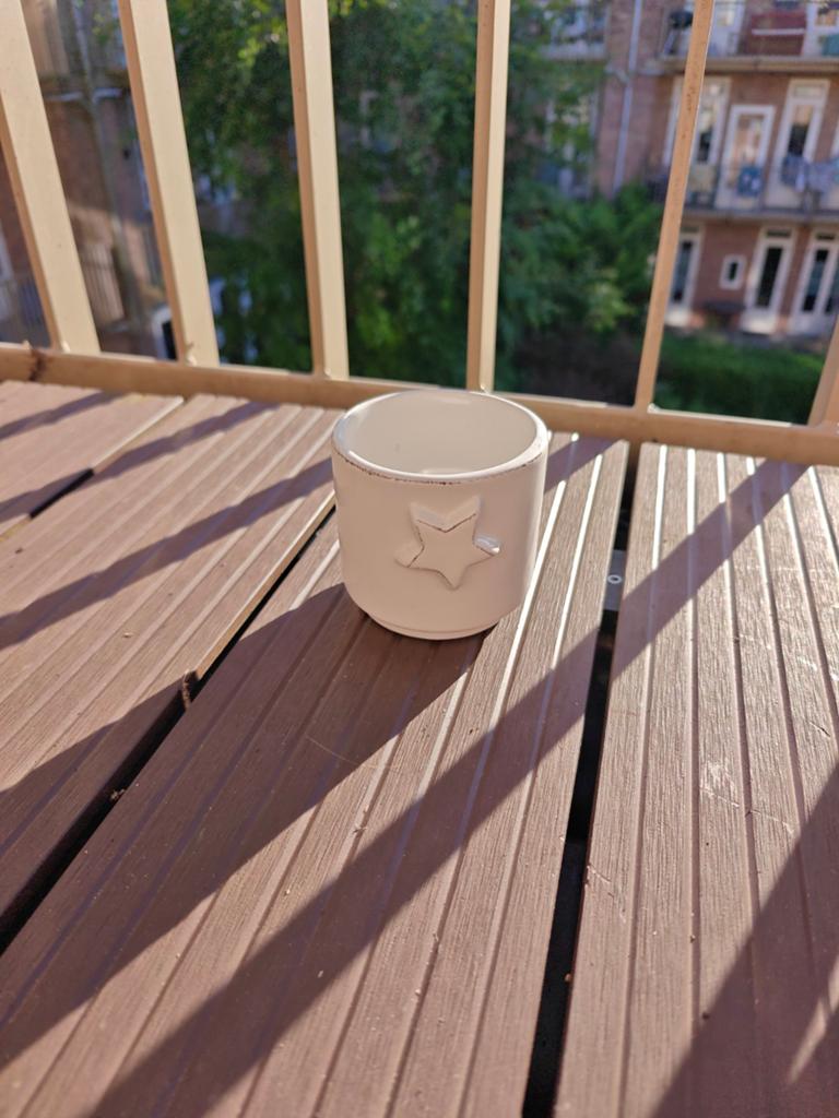 Witte pot met ster - diameter 7cm, hoogte 8cm, Overige materialen, Rond, Binnen, Ophalen of Verzenden