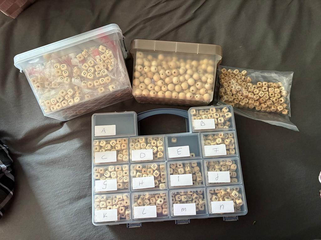 Grote set houten kralen: letters en ronde kralen, Ophalen of Verzenden, Zo goed als nieuw, Kraal