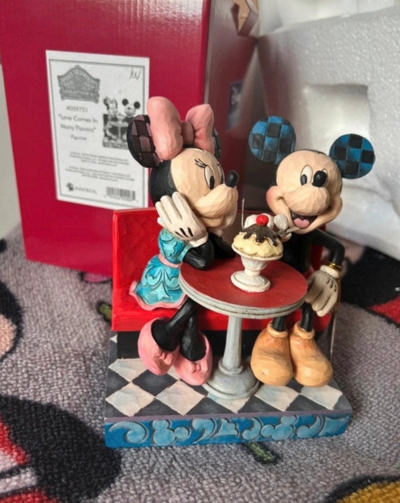 Disney Traditions Mickey/Minnie Mouse-flavors, Ophalen of Verzenden, Mickey Mouse, Nieuw, Beeldje of Figuurtje