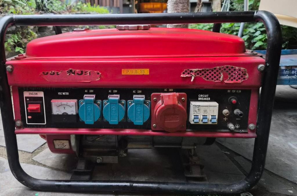 Gebruikte Benzine Generator - Rood, Compact en Krachtig, Ophalen of Verzenden, Gebruikt