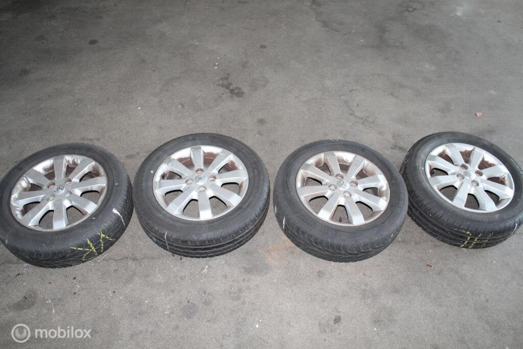 Zomer/4Seiz. 2/2 Orig.Set op Aluvelg 185/60/R15 Toyota Yaris, Auto-onderdelen, Ophalen, Gebruikt, 15 inch, Continental/uniroyal