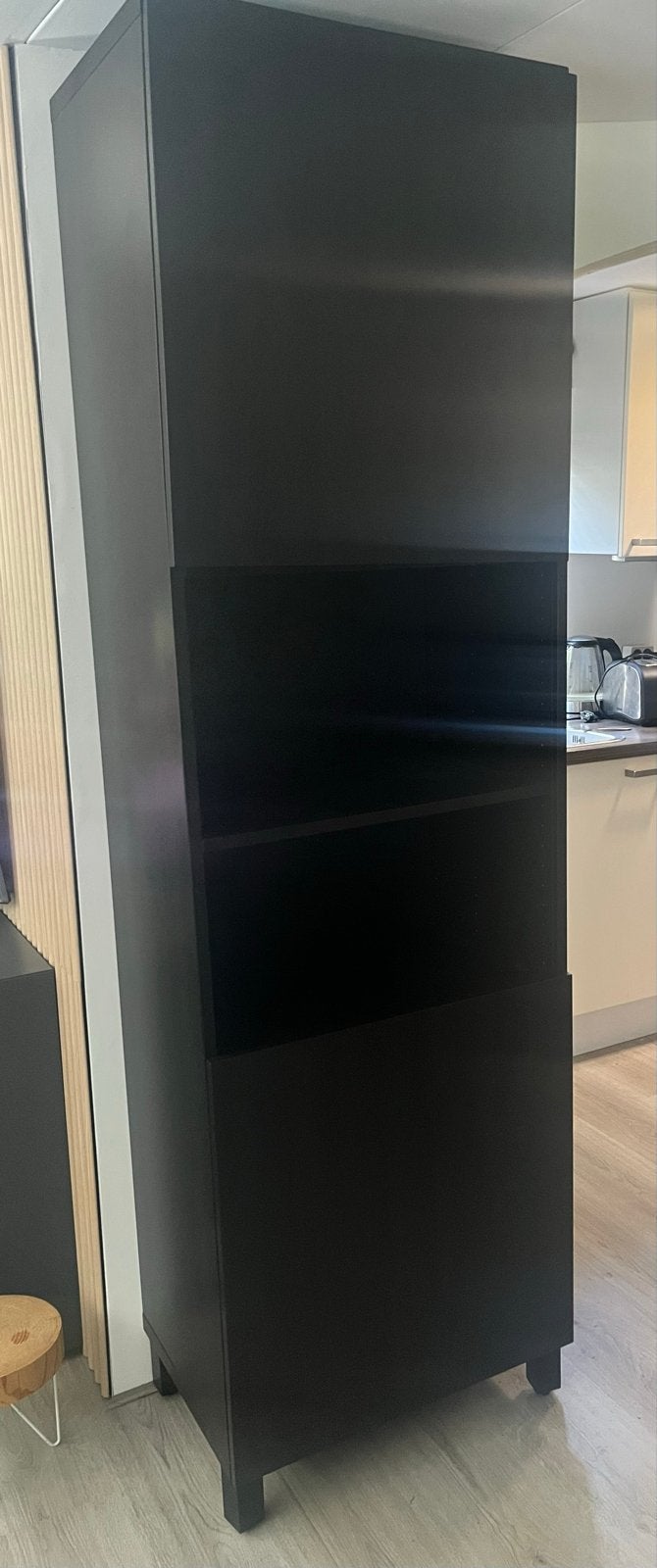 Ikea Besta Zwart bruine hoge kast met open vakken en deuren, Ophalen, 100 tot 150 cm, 200 cm of meer, Zo goed als nieuw