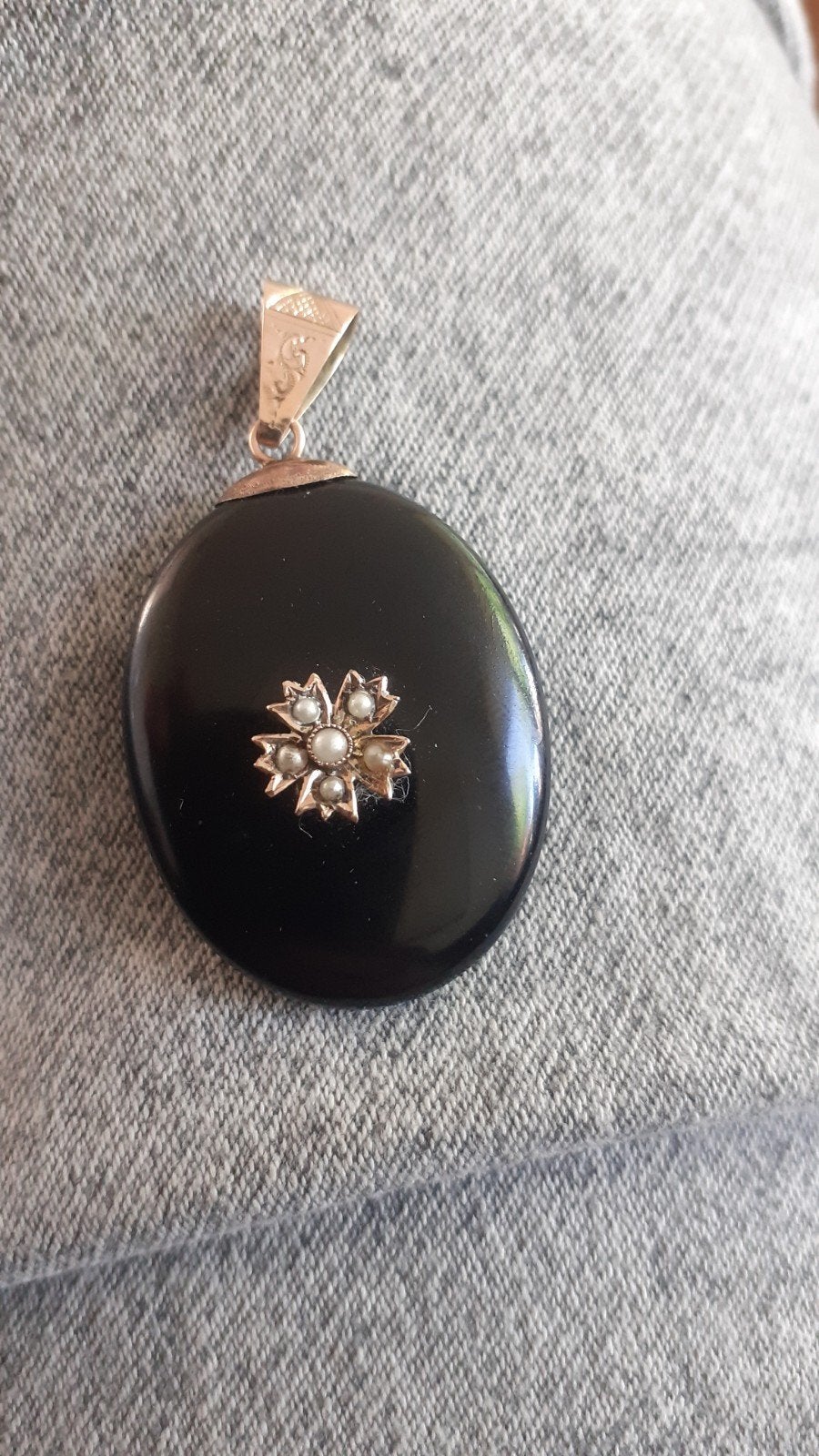 Antieke Rouwhanger met Gouden Details en Parelmoer, Gebruikt, Zwart, Ophalen of Verzenden, Bloem of Plant