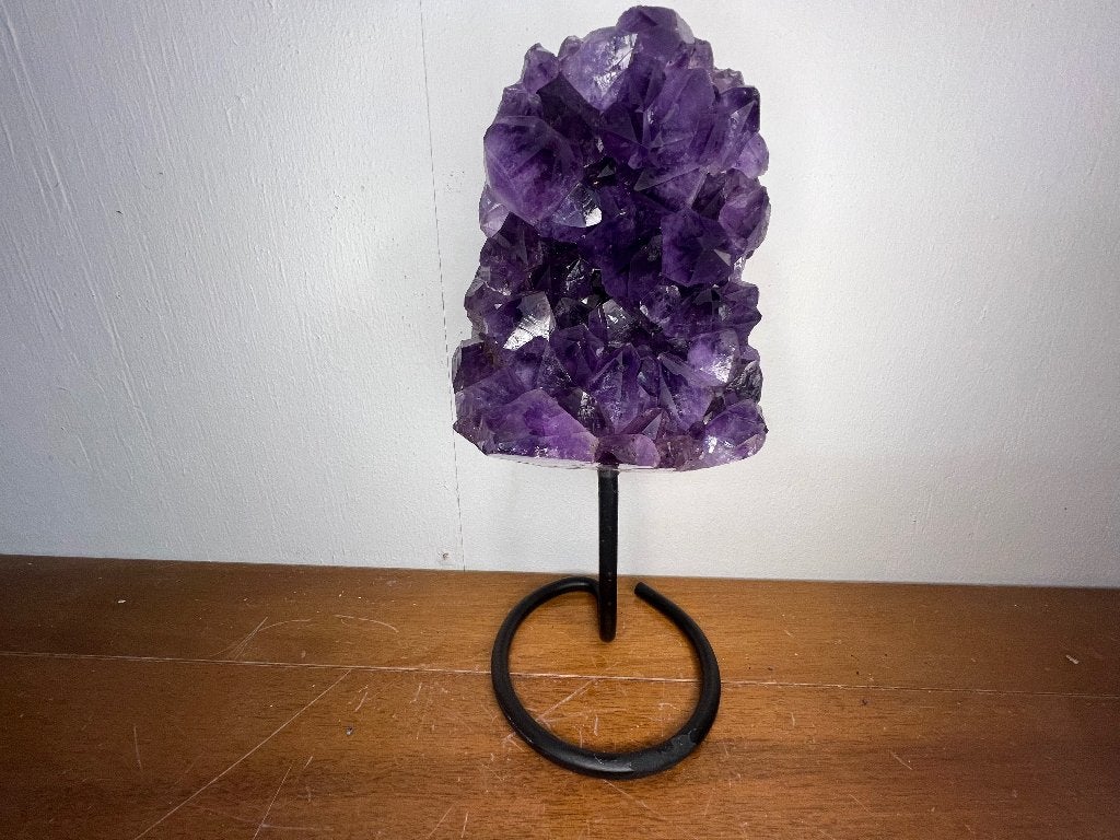 Amethist cluster(24) op metalen standaard, diep paarse kleur, Ophalen of Verzenden, Mineraal