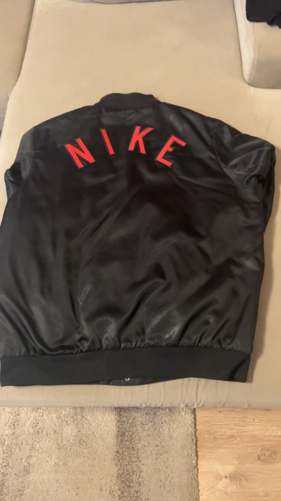 Nike Air Bomberjack Zwart met Rood Logo, Ophalen of Verzenden, Zo goed als nieuw, Maat 52/54 (L), Zwart