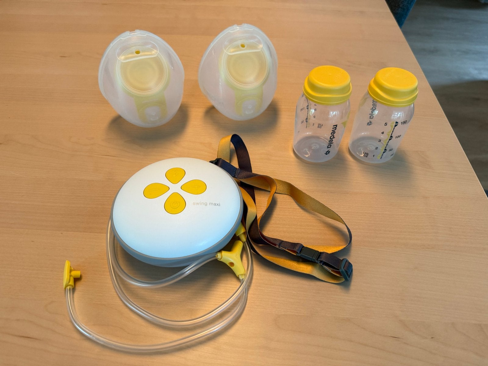 Medela Swing Maxi electric breast pump with accessories, Ophalen, Gebruikt