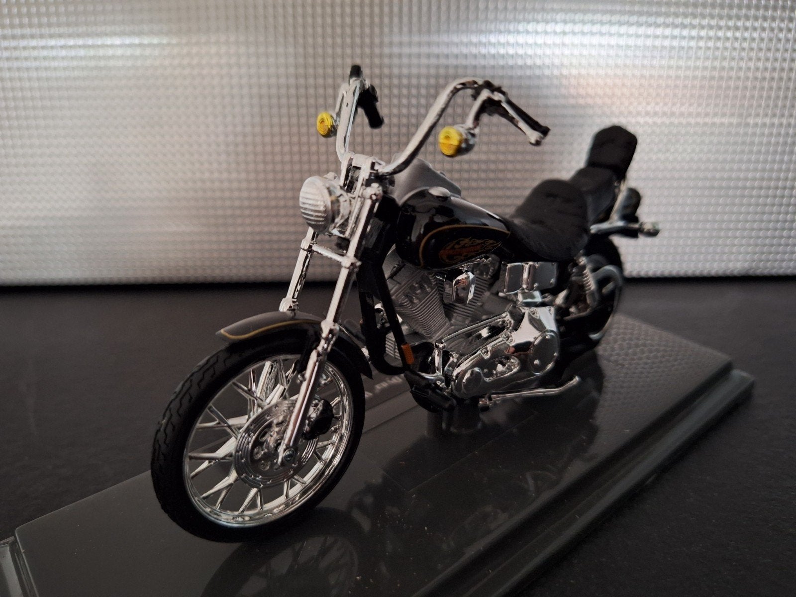 Harley-Davidson FXDWG Dyna Wide Glide 1997 Schaal 1:18, Maisto, Nieuw, Ophalen of Verzenden, Maisto