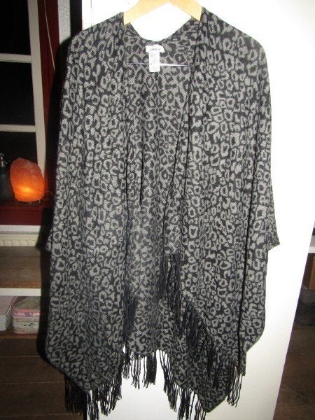 G139 Only poncho omslagdoek grijs zwart franje animal print, Only, Verzenden, Maat 46/48 (XL) of groter, Zo goed als nieuw