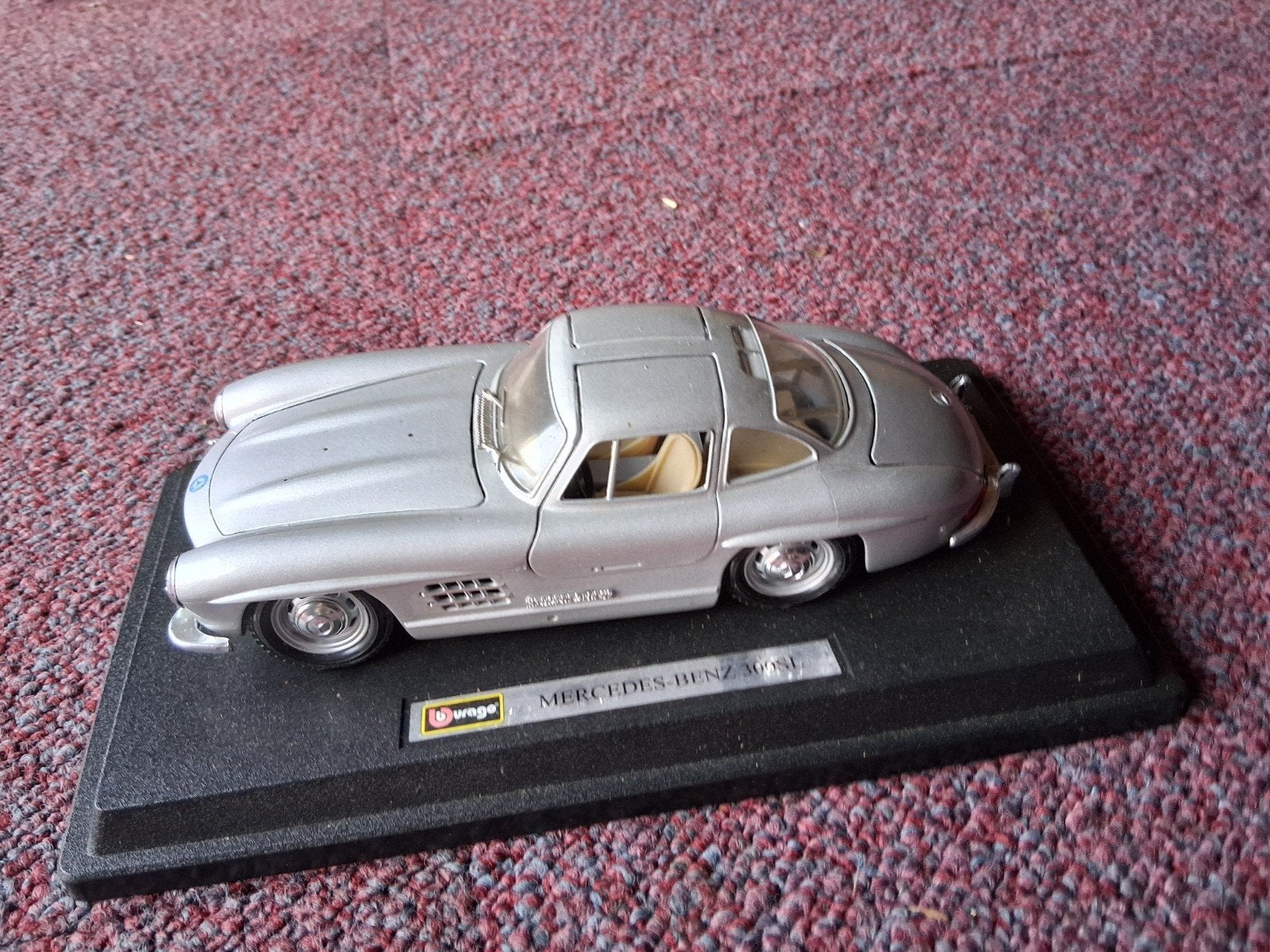 Mercedes 300SL 1/24, Hobby en Vrije tijd, Modelauto's | 1:24, Ophalen of Verzenden, Gebruikt, Bus of Vrachtwagen, Overige merken