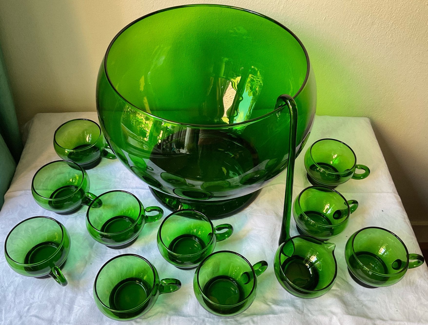 Groen glazen vintage punch bowl set 12 delig, Ophalen