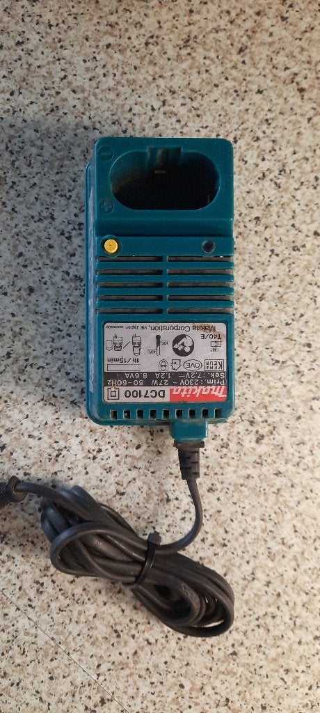 Makita dc7100 acculader, Ophalen of Verzenden, Gebruikt