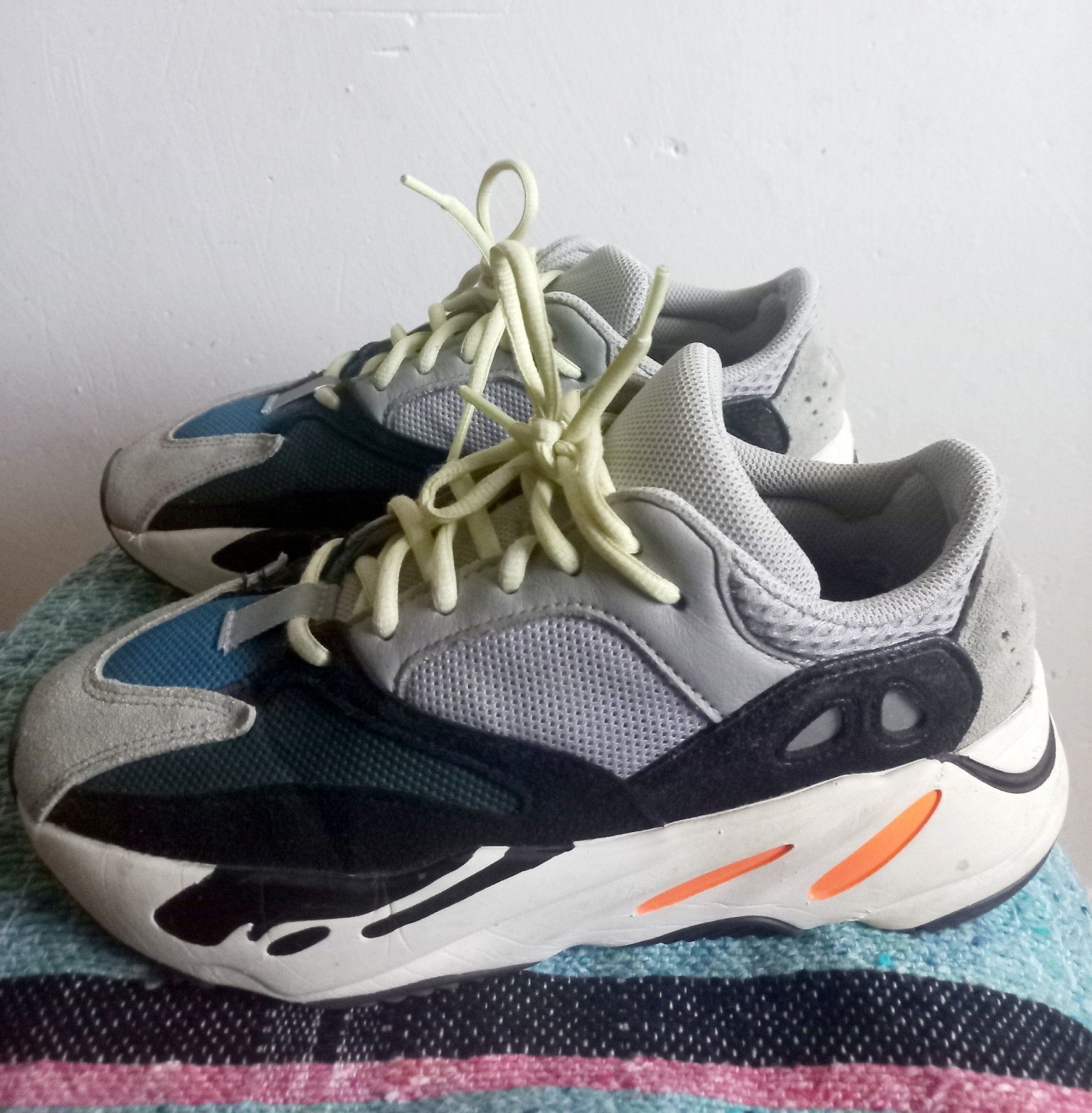Adidas yeezy boost 700 v1 wave runner, Ophalen of Verzenden, Zo goed als nieuw, Overige kleuren
