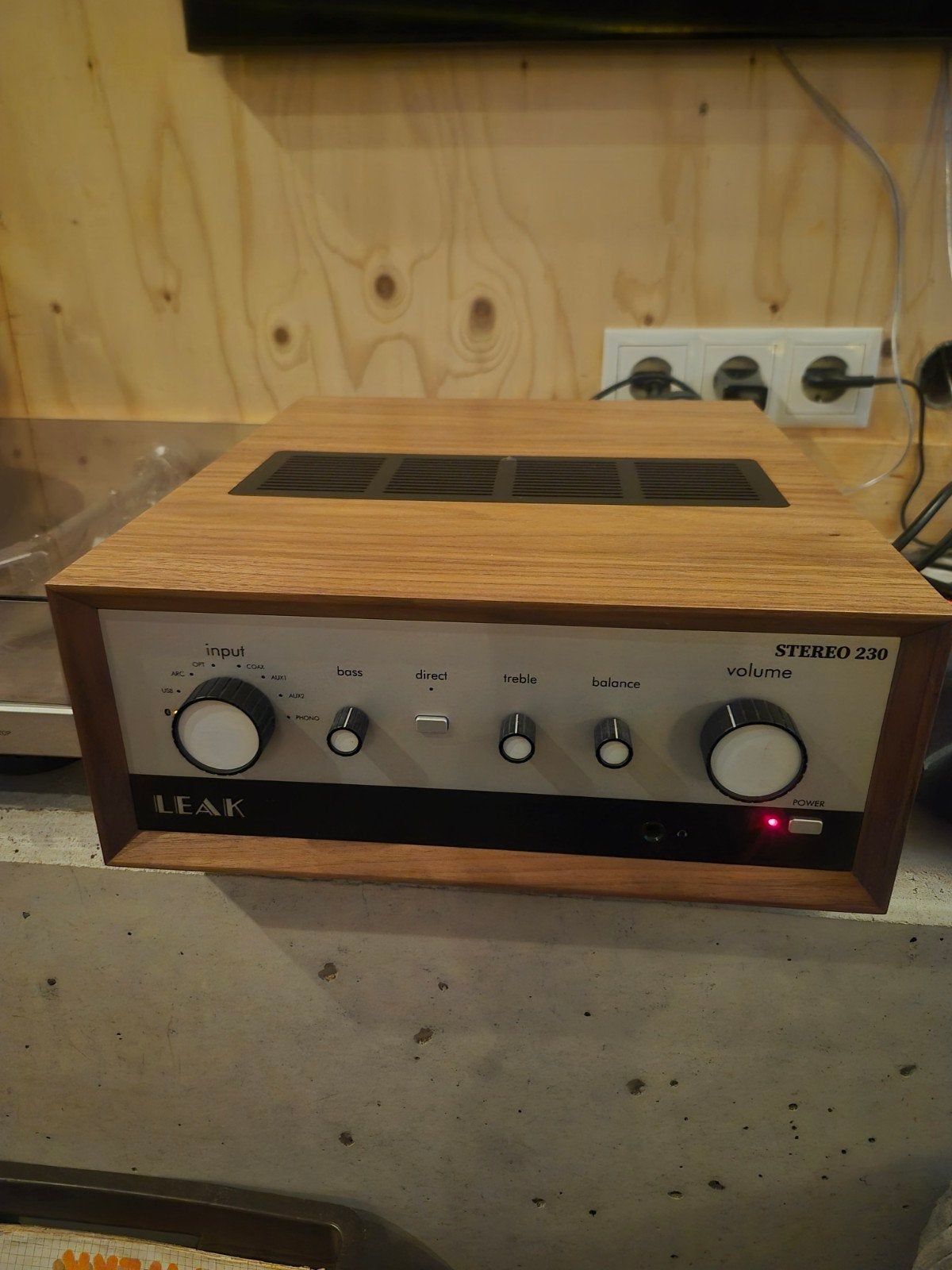 LEAK STEREO 230 Geïntegreerde Versterker - Zo goed als nieuw, Overige merken, Ophalen of Verzenden, Zo goed als nieuw, 60 tot 120 watt