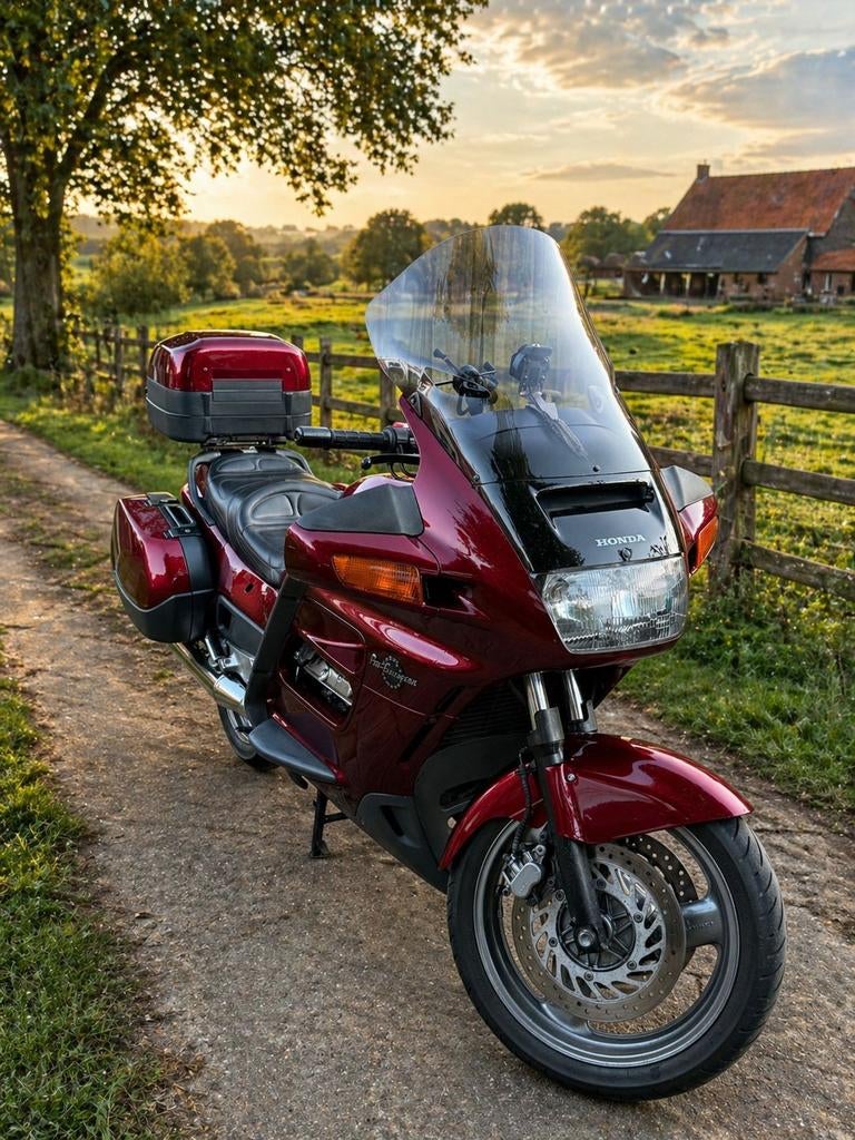 Honda ST1100 Pan European 1997 met veel extras, Cardan-aandrijving, Occasion, 4 cilinders, Motorrijbewijs A