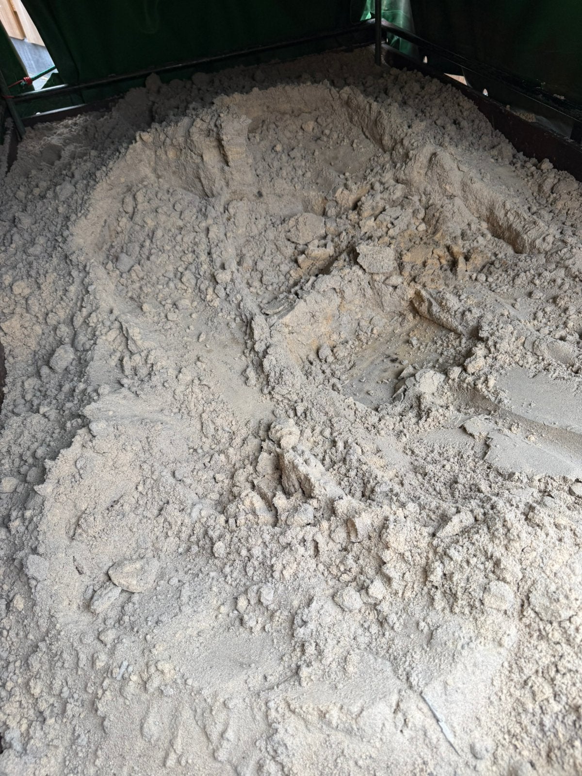 Gratis Ophoogzand schoon en in de aanhanger, Tuin en Terras, Zand, Ophalen, Zo goed als nieuw, Ophoogzand