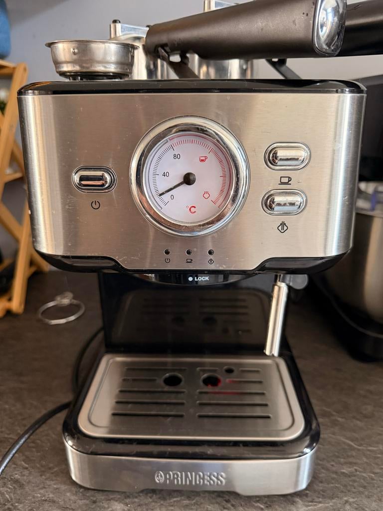 Princess Espressomachine met stoompijpje en temperatuurmeter, Afneembaar waterreservoir, Gebruikt, Espresso apparaat, Gemalen koffie
