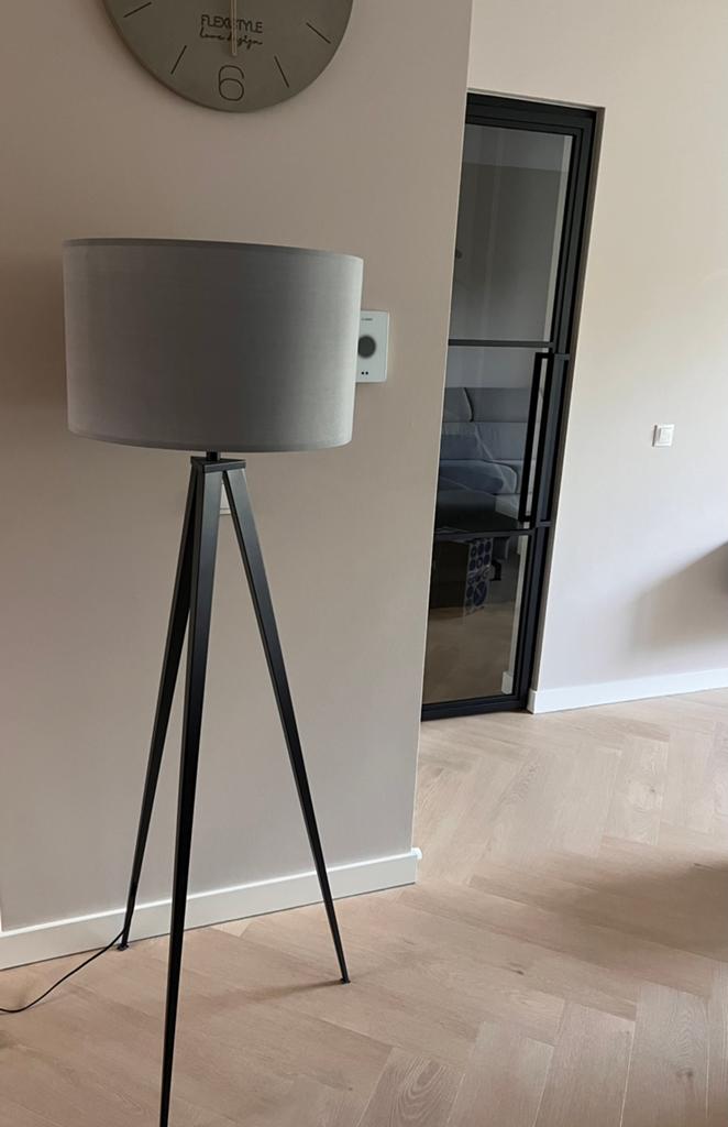 Zuiver lamp tripod zwart grijs, Huis en Inrichting, Lampen | Vloerlampen, Ophalen, Zo goed als nieuw, Minder dan 100 cm