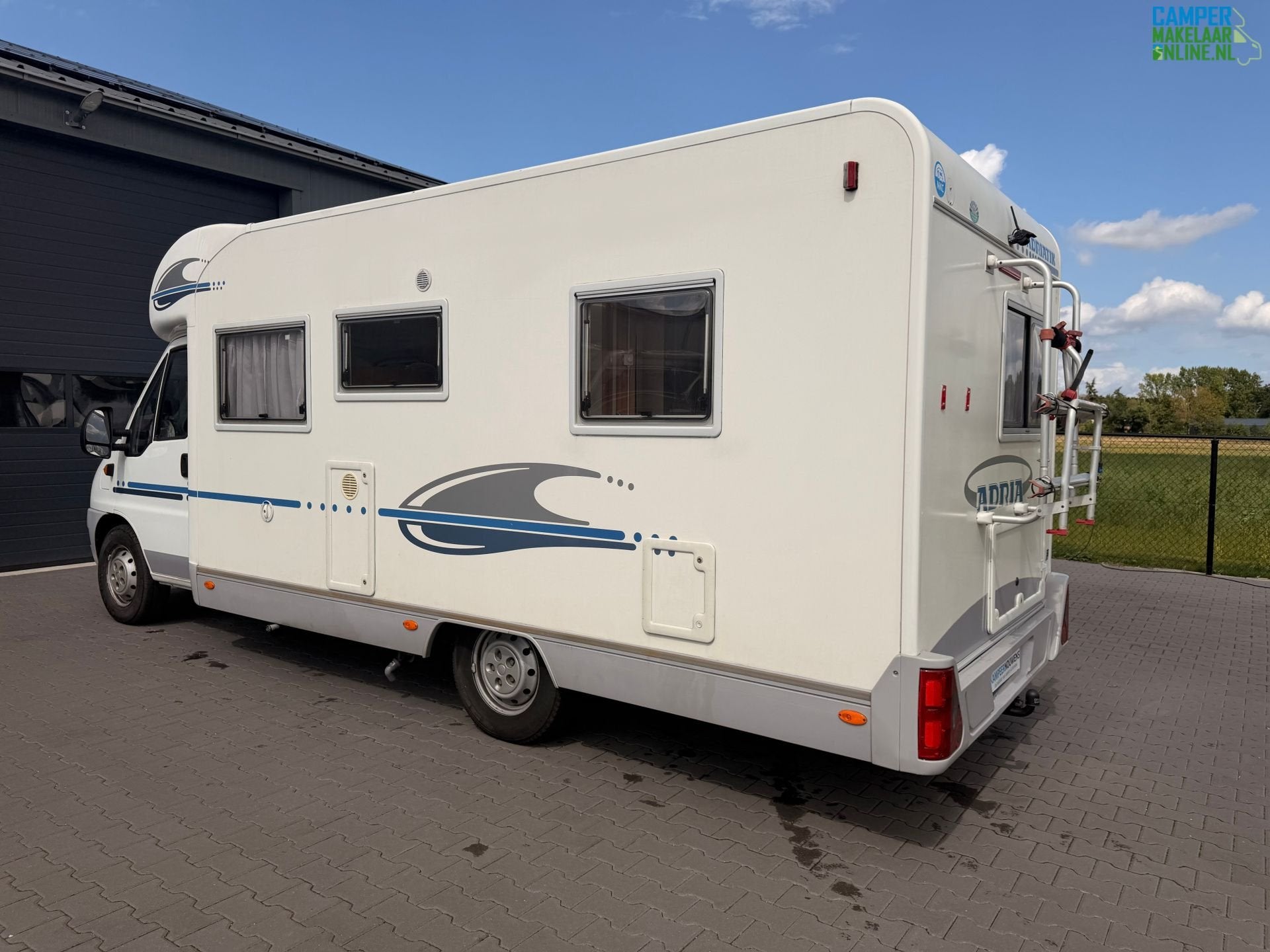 Adria Coral 650SP | Fransbed | Luchtvering | MaxxFan | Solar, Caravans en Kamperen, Campers, Afzuigkap, Ringverwarming, 6 tot 7 meter
