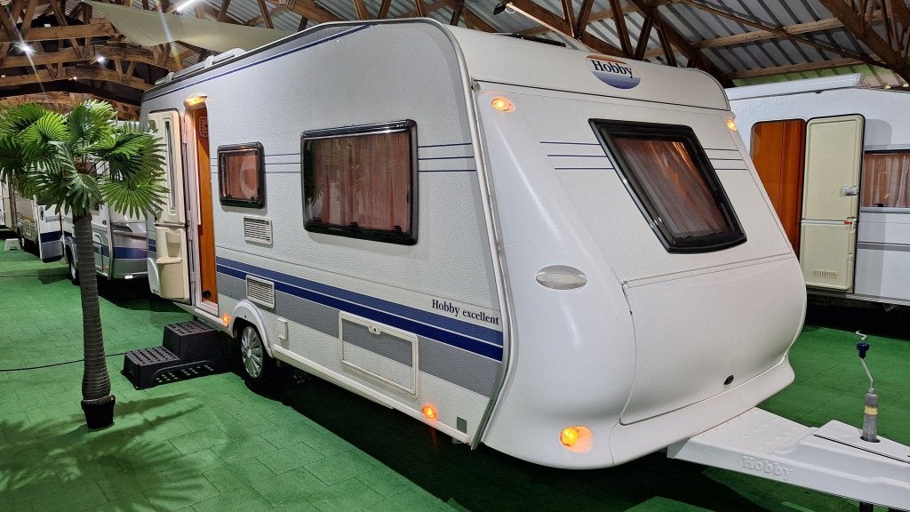 Hobby Excellent 495 UL Voortent/Mover/Bovag 2026, Dwarsbed, Hobby-Wohnwagenwerk Ing. Harald Striewski GmbH, Rondzit, Hobby