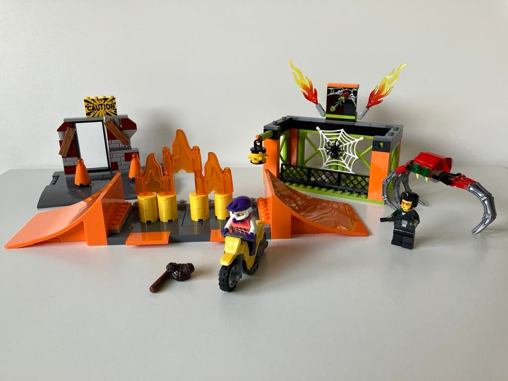 LEGO Stuntz Stuntpark (spin) (60293), Overige thema's, Lego, Ophalen of Verzenden, Zo goed als nieuw