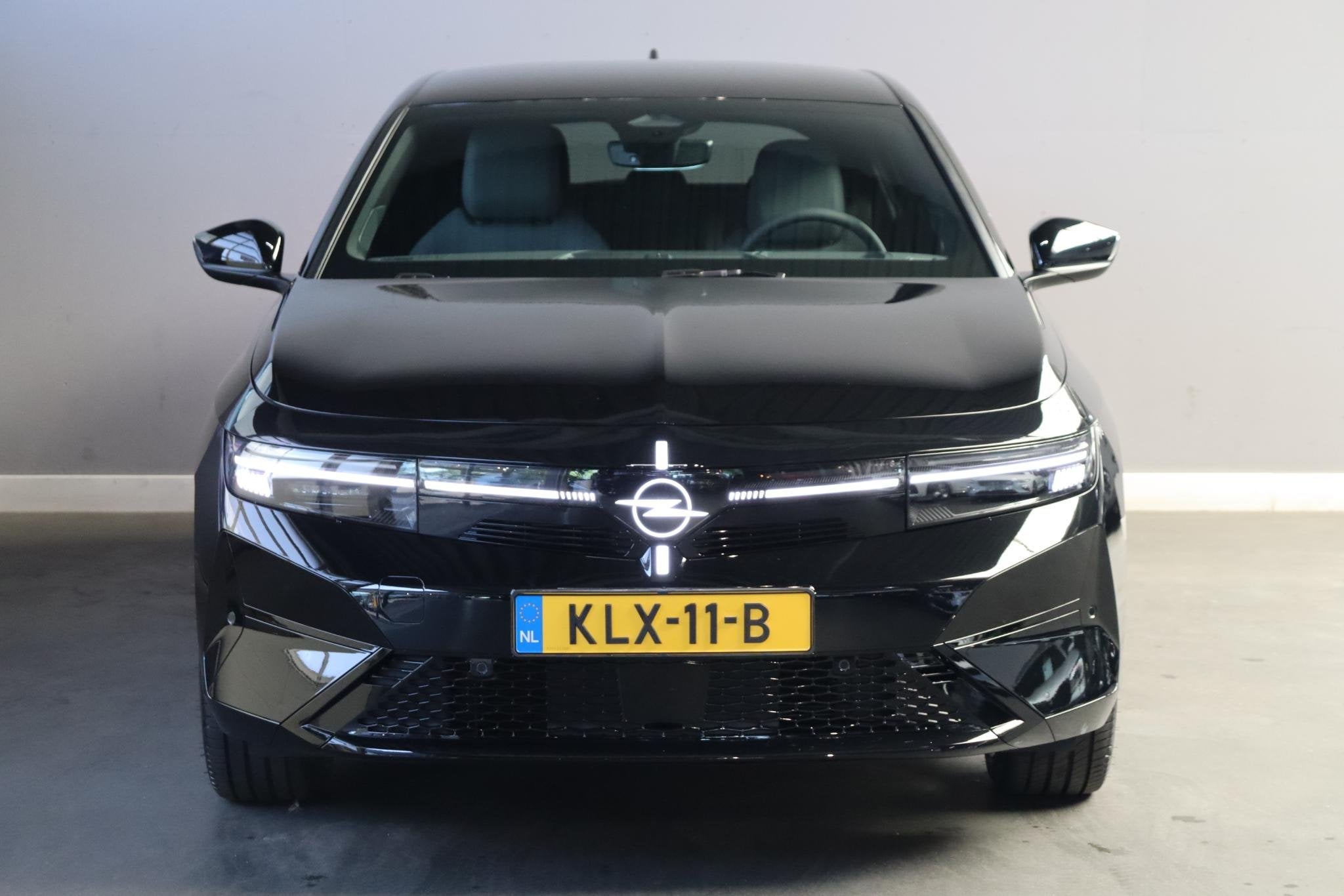 Opel Astra Electric 58 kWh GS / Navigatie / Head up / Stoelv, Stof, 200 min, 156 pk, Zwart
