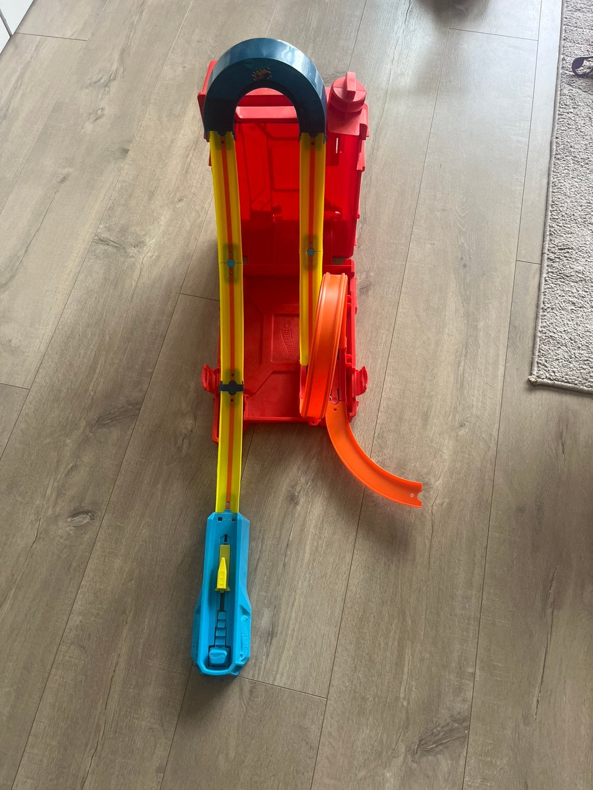 Te koop: Hot Wheels baan in Koffer incl 1 auto, Ophalen, Zo goed als nieuw, Handmatig, Hot Wheels