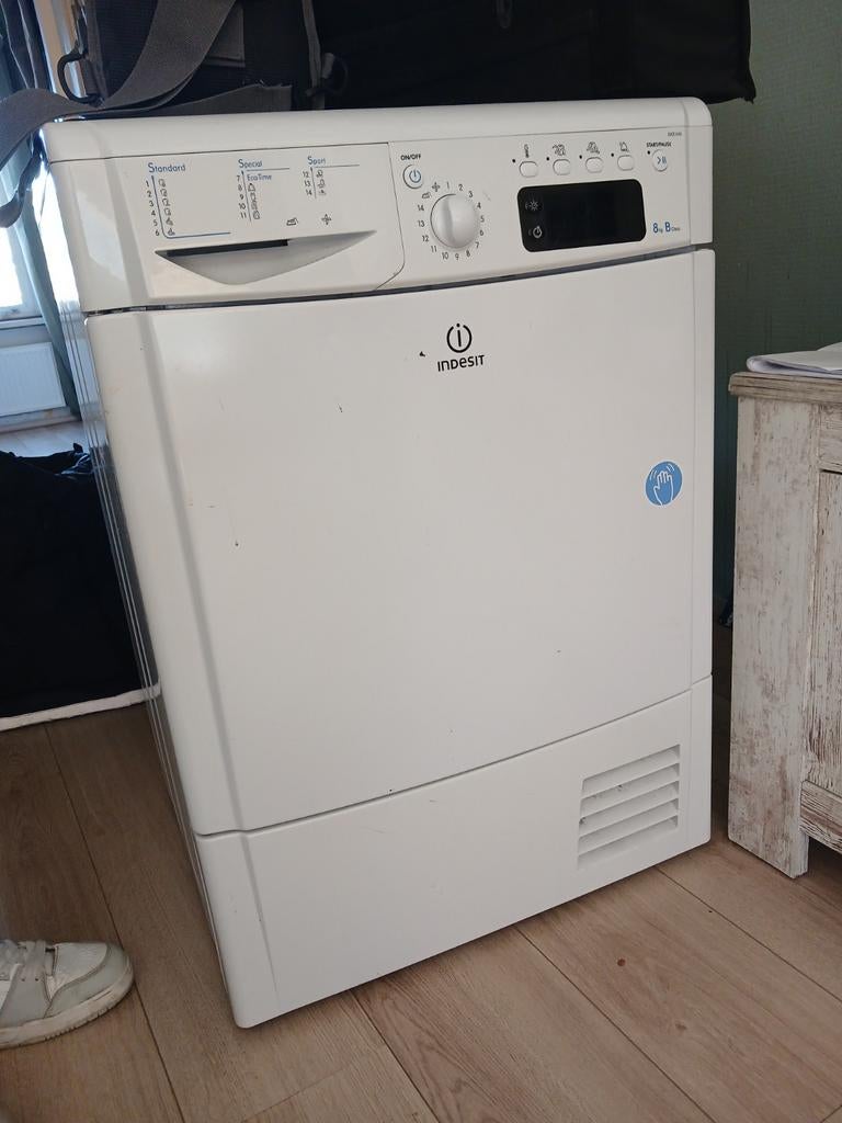 Gratis Indesit Condensdroger (defect), Ophalen, 6 tot 8 kg, Gebruikt, 85 tot 90 cm