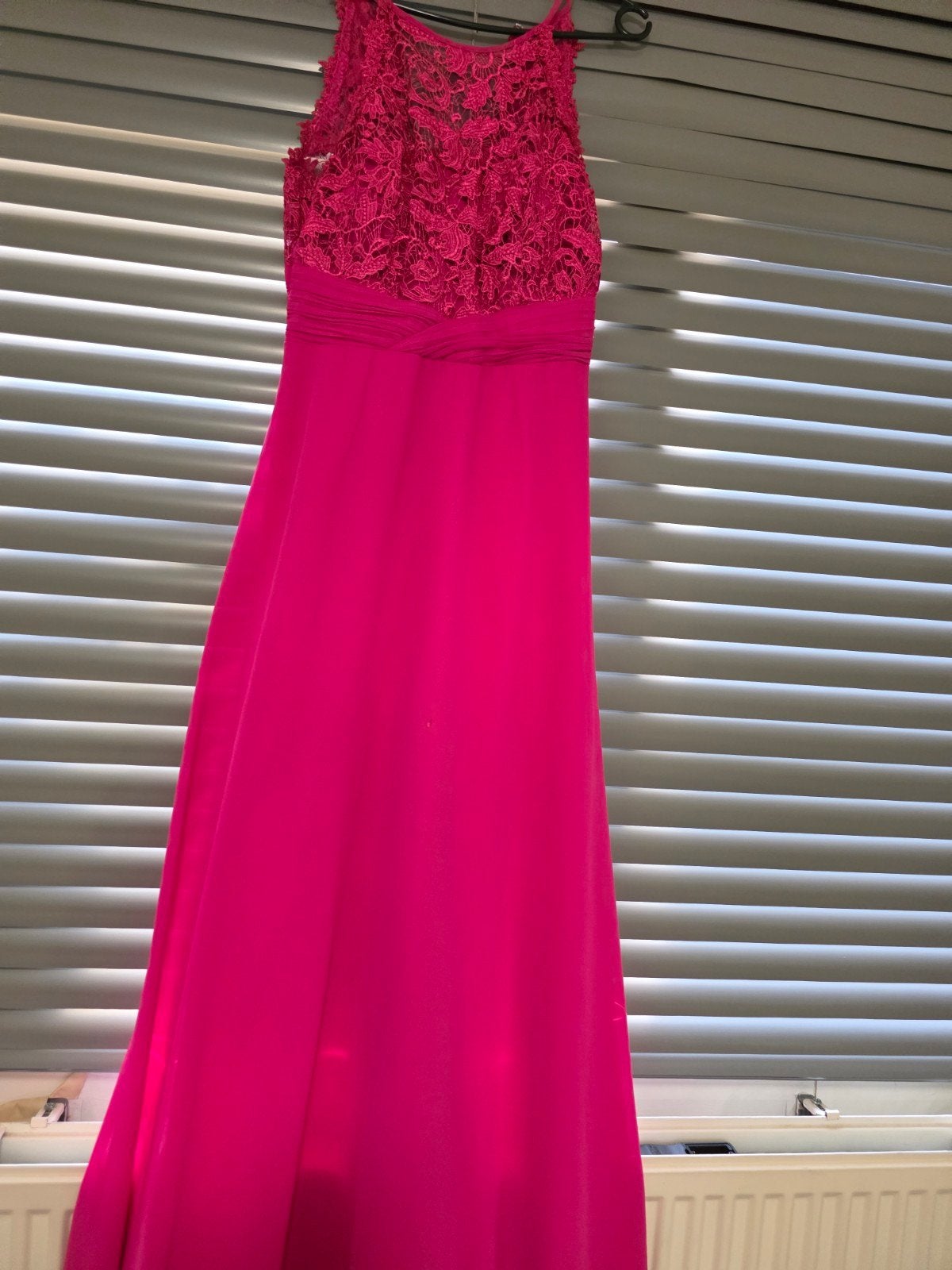 Elegante fuchsia avondjurk met kanten top, Maat 38/40 (M), Ophalen of Verzenden, Roze, Onder de knie