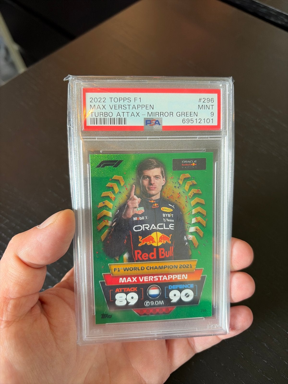 Max Verstappen F1 Topps Turbo Attax Mirror Green PSA 9, Ophalen of Verzenden, Zo goed als nieuw, Overige sporten, Spelerskaart