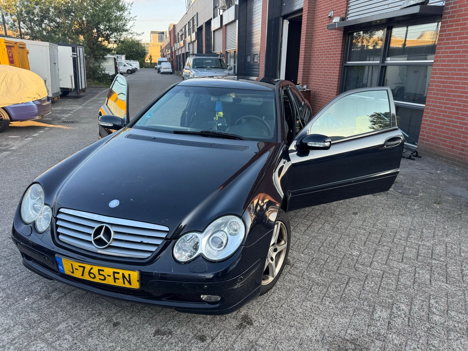 Mercedes-Benz Mercedes 2003 Zwart, Auto's, Mercedes-Benz, 730 kg, 4 stoelen, 1796 cc, 75 €/maand